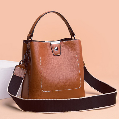 Πρακτική γυναικεία τσάντα από οικολογικό δέρμα με υφασμάτινη, μακριά λαβή