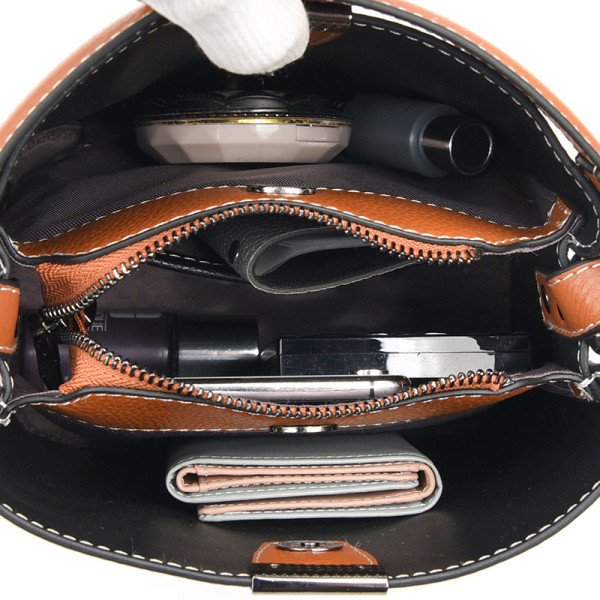 Πρακτική γυναικεία τσάντα από οικολογικό δέρμα με υφασμάτινη, μακριά λαβή