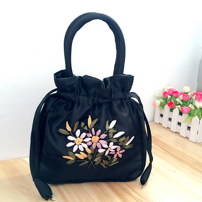 Γυναικεία τσάντα με κεντήματα λουλουδιών και κοντή λαβή