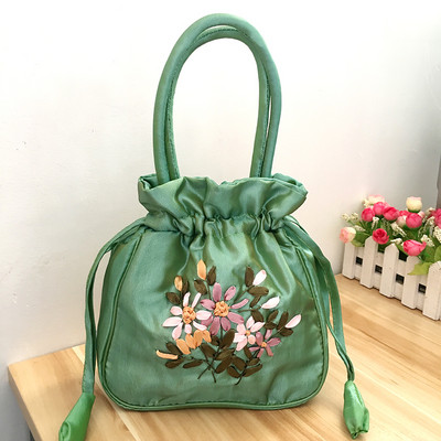Γυναικεία τσάντα με κεντήματα λουλουδιών και κοντή λαβή