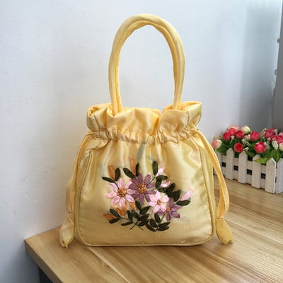 Γυναικεία τσάντα με κεντήματα λουλουδιών και κοντή λαβή