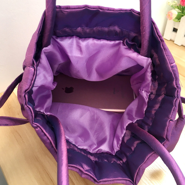 Γυναικεία τσάντα με κεντήματα λουλουδιών και κοντή λαβή