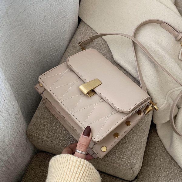 Kaasaegne pika sangaga ökonahast naistekott