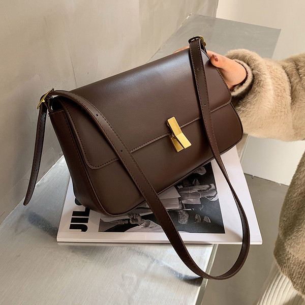 Naiste metallist kinnitusega nahast kott