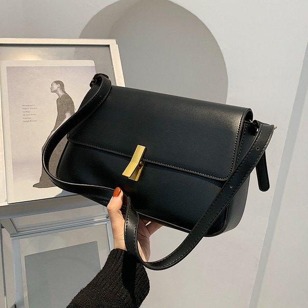 Naiste metallist kinnitusega nahast kott