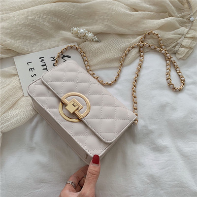 Moodne naistekott keti ja metallist lukuga