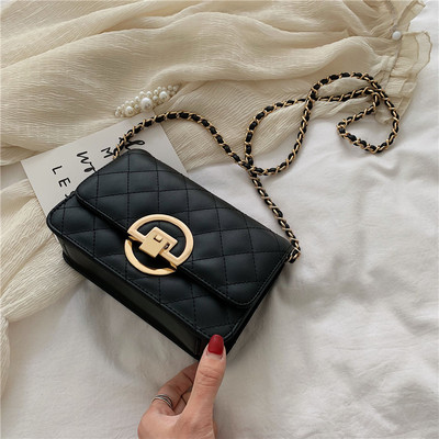 Moodne naistekott keti ja metallist lukuga