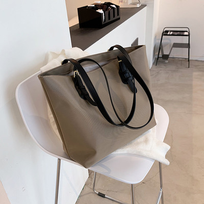 Naiste vabaajakott loomamustri ja nahast sangadega