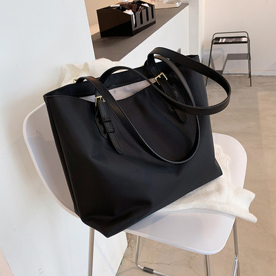 Naiste vabaajakott loomamustri ja nahast sangadega