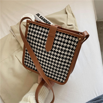 Πολύχρωμη γυναικεία τσάντα με μακριά λαβή και οικολογικό δέρμα