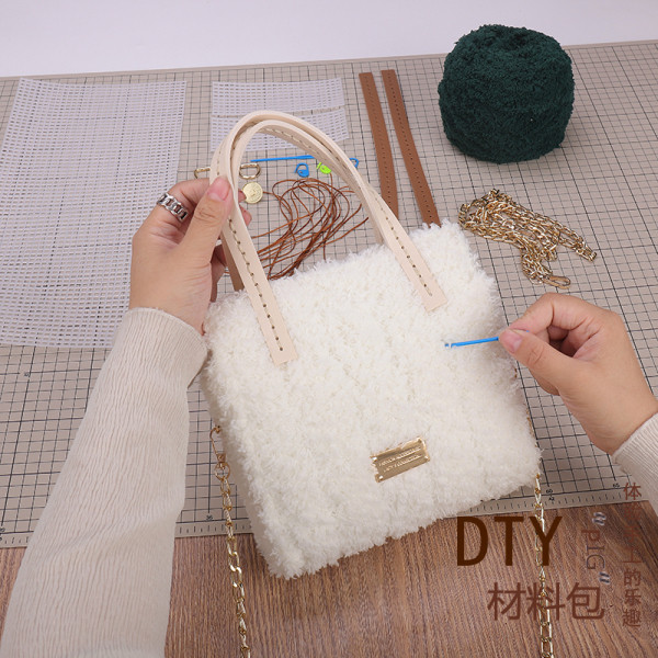 Napi pehelytáska két fogantyúval és fém elemmel