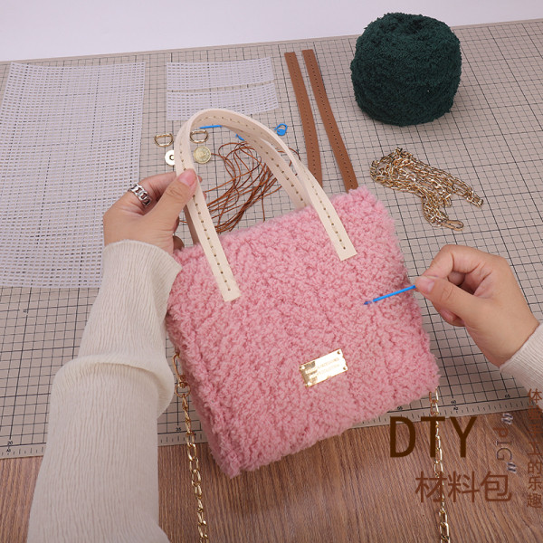 Napi pehelytáska két fogantyúval és fém elemmel