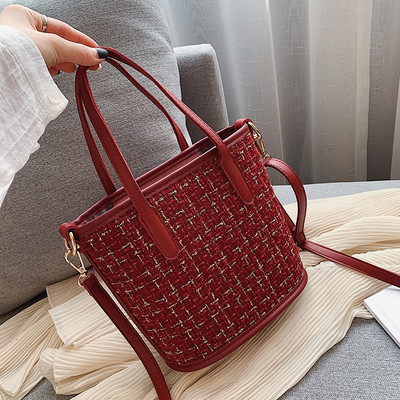 Mitmes värvitoonis mustriga naistekott