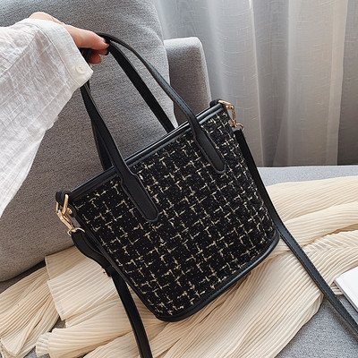 Mitmes värvitoonis mustriga naistekott