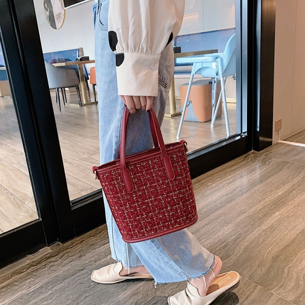 Mitmes värvitoonis mustriga naistekott