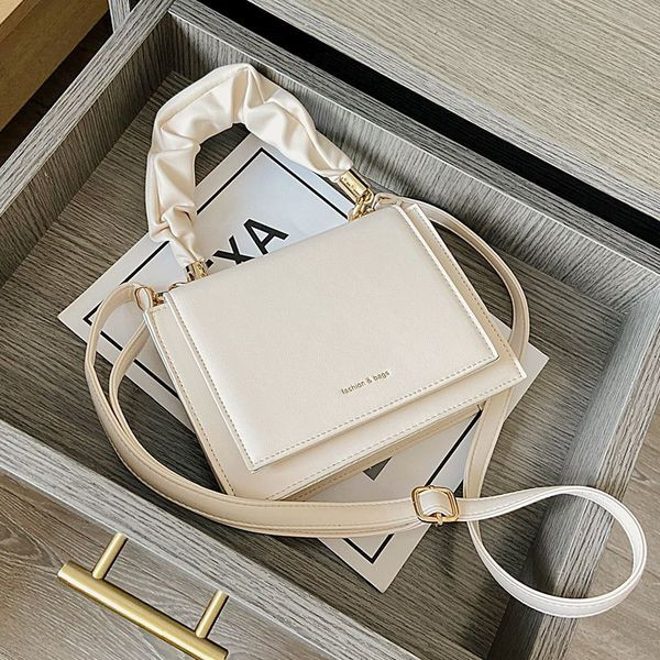 Praegune lühikese ja pika sangaga naistekott