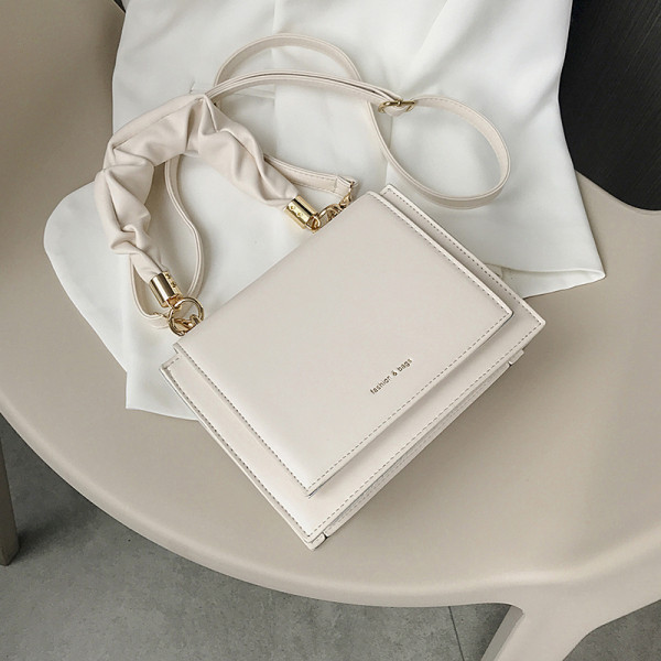 Praegune lühikese ja pika sangaga naistekott