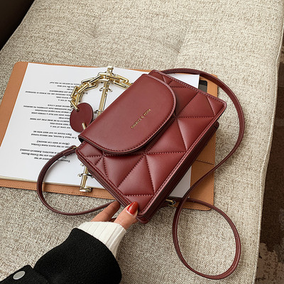 Naiste nahast kott metallist sanga ja kirjaga