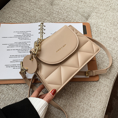 Naiste nahast kott metallist sanga ja kirjaga