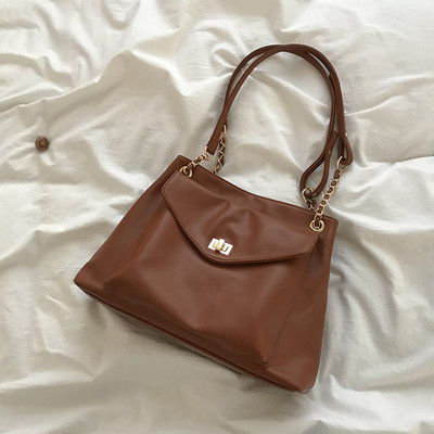 Suure taskuga nahast naistekott