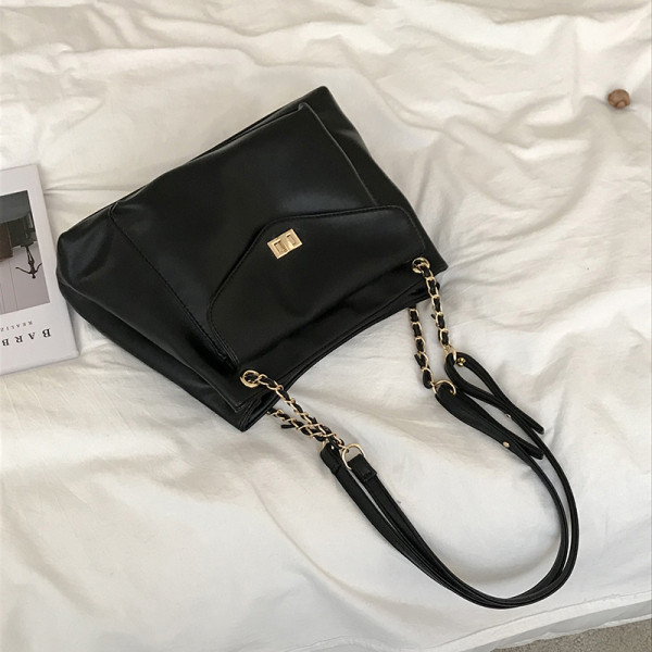 Suure taskuga nahast naistekott