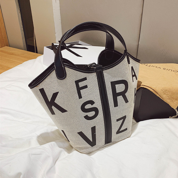 Moodne kahe sangaga naistekott