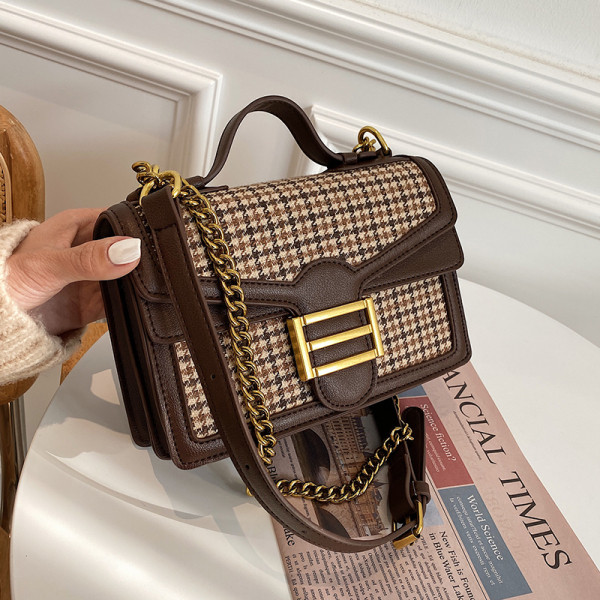 Naiste nahast kott metallist luku ja pika ketiga