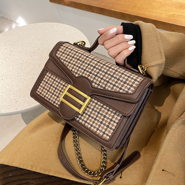 Naiste nahast kott metallist luku ja pika ketiga