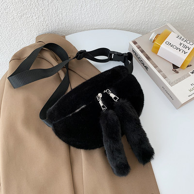 Női pehelytáska cipzárral és hosszú füllel