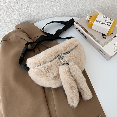 Női pehelytáska cipzárral és hosszú füllel