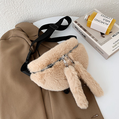 Női pehelytáska cipzárral és hosszú füllel