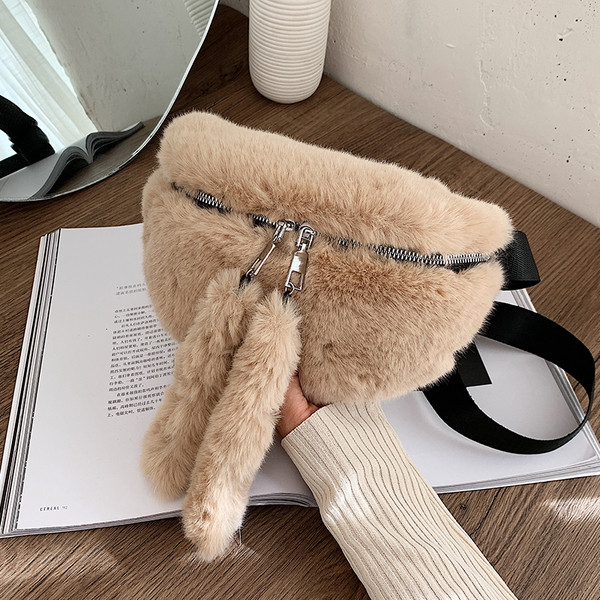 Női pehelytáska cipzárral és hosszú füllel