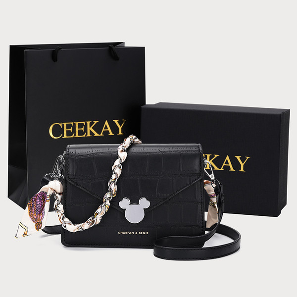 Uue mudeliga naiste nahast kott lukuga