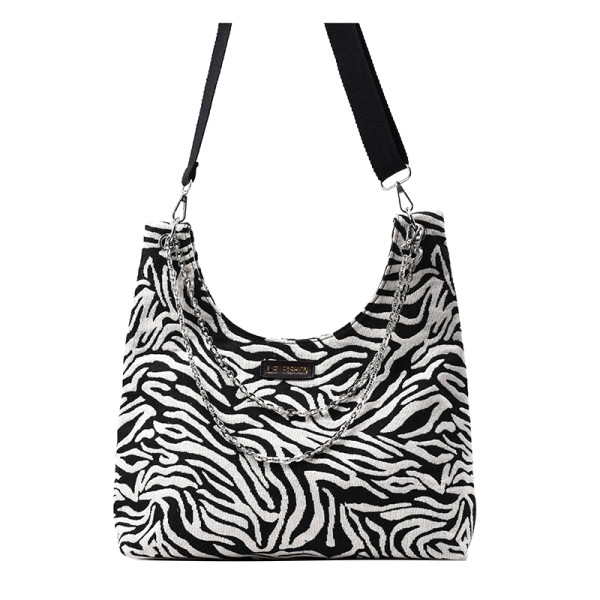 Casual τσάντα ώμου με μεταλλικό στοιχείο