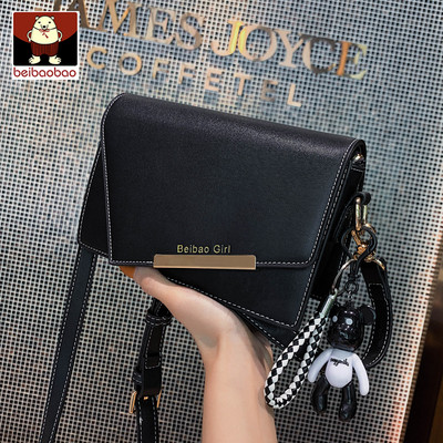 Uue mudeli metallist pandlaga ja A-sümmeetrilise kinnitusega naistekott