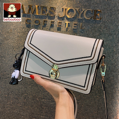 Uue mudeli metallist pandlaga ja A-sümmeetrilise kinnitusega naistekott