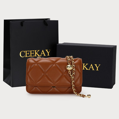 Moodne metallist käepidemega nahast kott