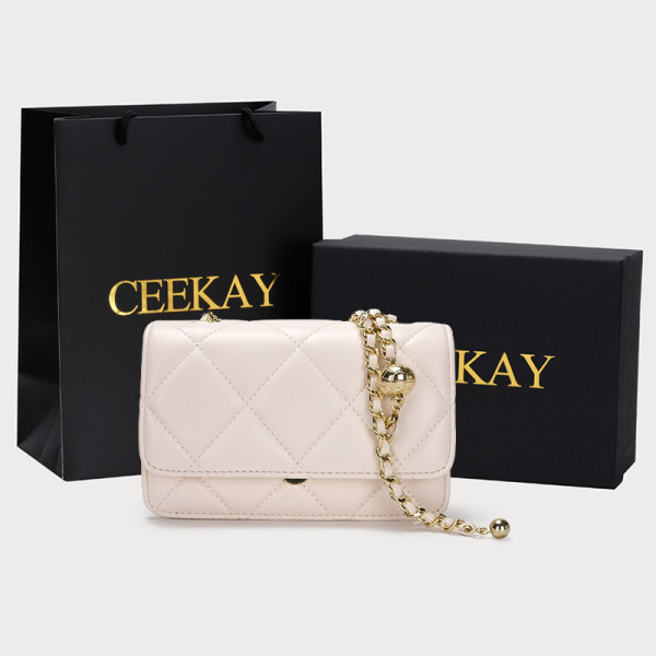 Moodne metallist käepidemega nahast kott