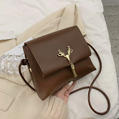 Naiste metallist elemendiga nahast kott