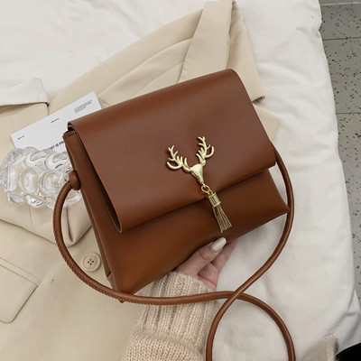 Naiste metallist elemendiga nahast kott