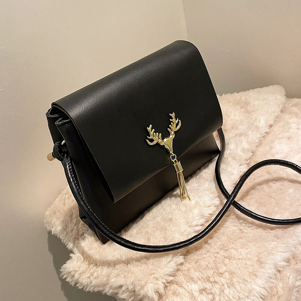 Naiste metallist elemendiga nahast kott