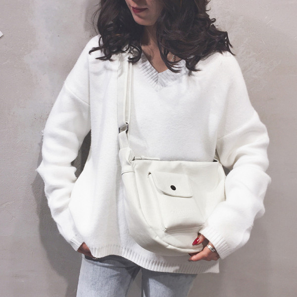 Alkalmi válltáska eco-bőr zsebbel