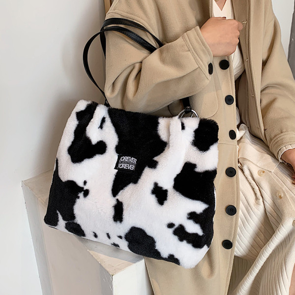 Naiste loomamustri ja nahast sangadega sulukott