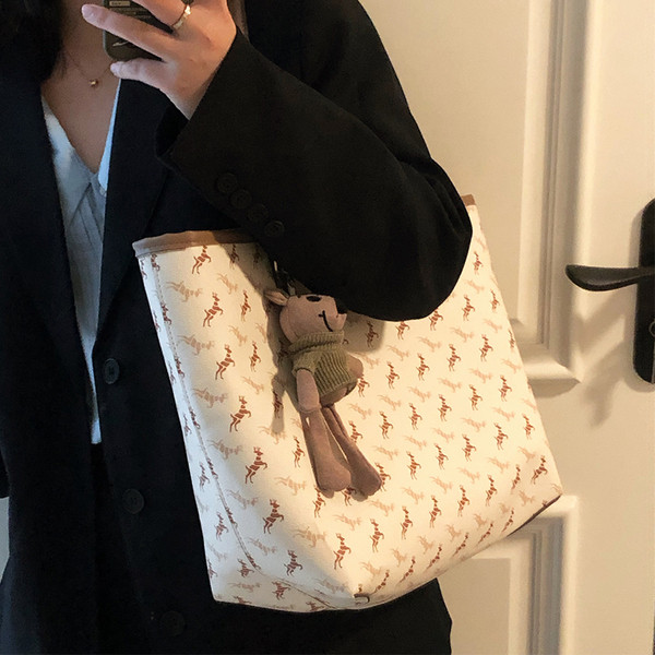 Suur pikkade sangadega tekstiilist kott