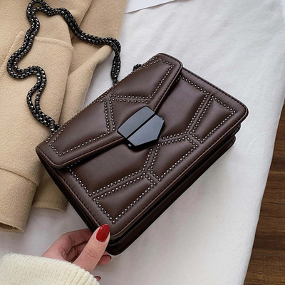 Väike stiilne pika metallist sanga ja pandlaga naistekott