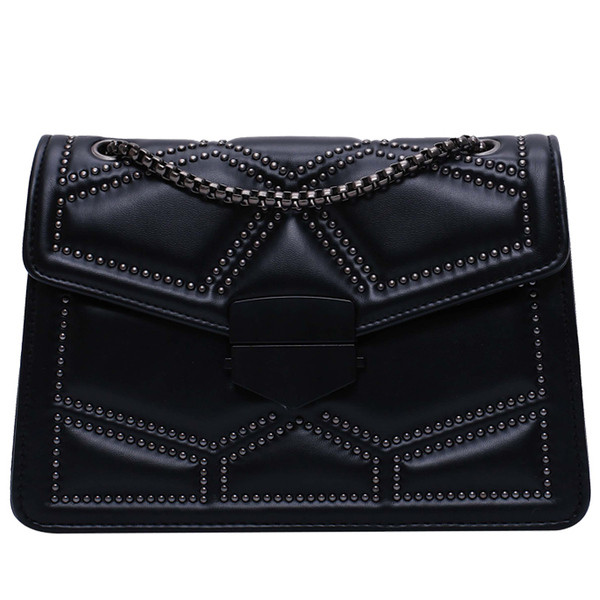 Väike stiilne pika metallist sanga ja pandlaga naistekott