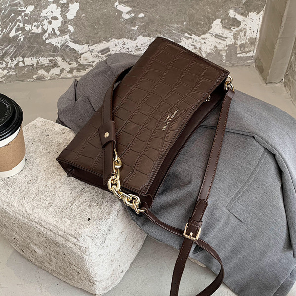 Moodne kahe sangaga naistekott