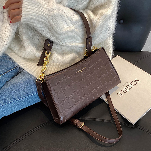 Moodne kahe sangaga naistekott