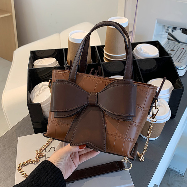 Modern női táska eko bőrből, szalaggal