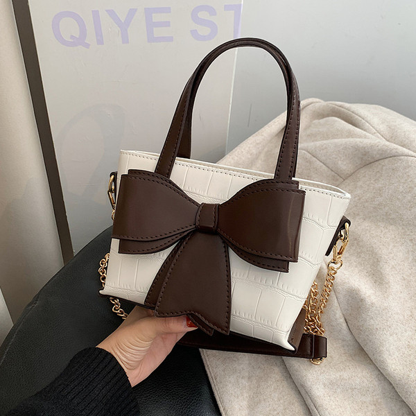 Modern női táska eko bőrből, szalaggal